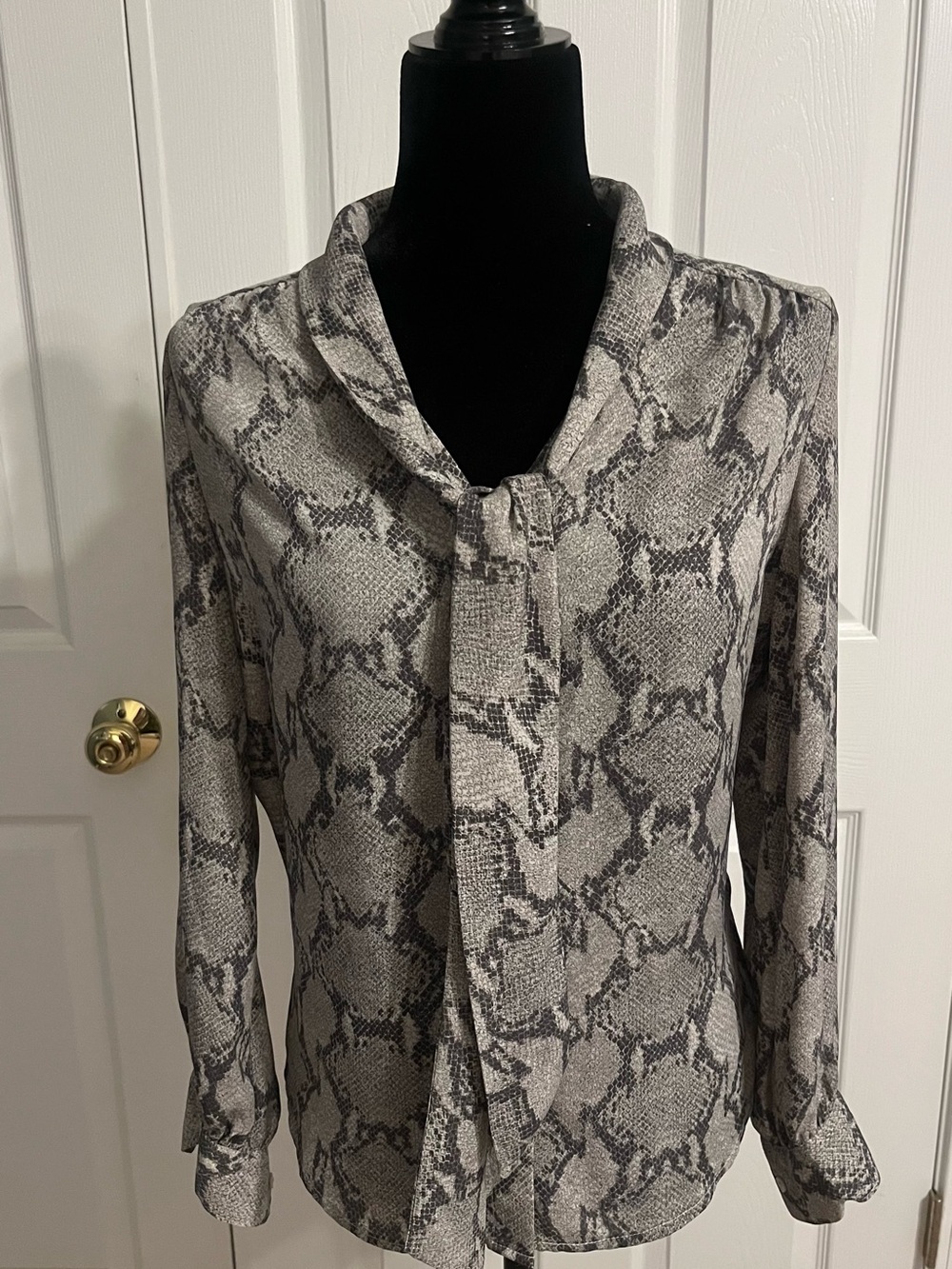Banana Republic Black and White Snake Print Blouse with sash tie. EUC size MP
